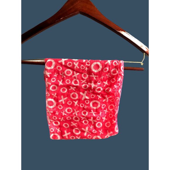 PINK WITH "XO" SYMBOLS LIGHT WEIGHT SCARF - Picture 1 of 1